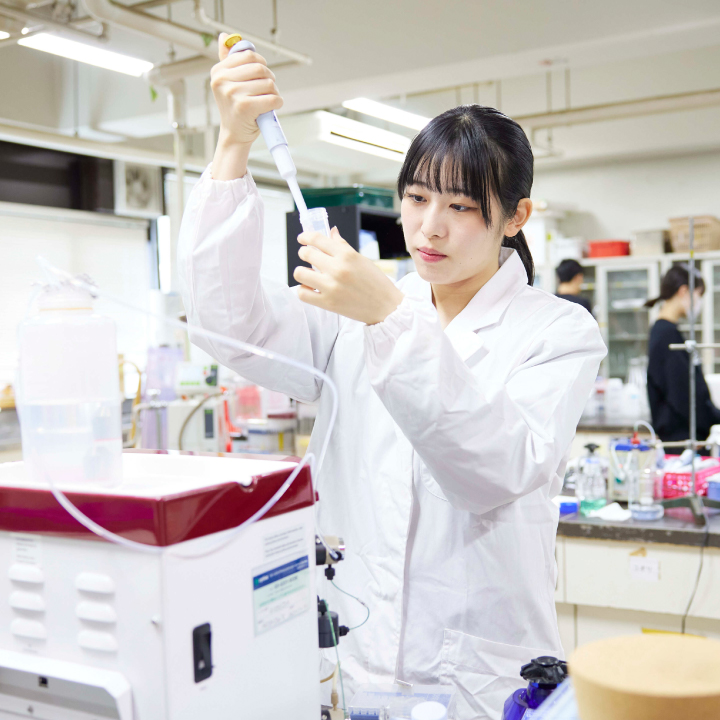 研究棟（ならやま館）